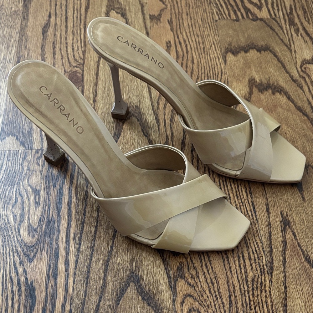 Carrano Women's Cream Heeled Sandals Size 7.5
